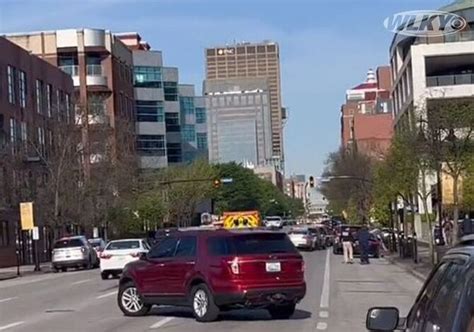 Gunman livestreamed mass shooting at Louisville bank that left 5。